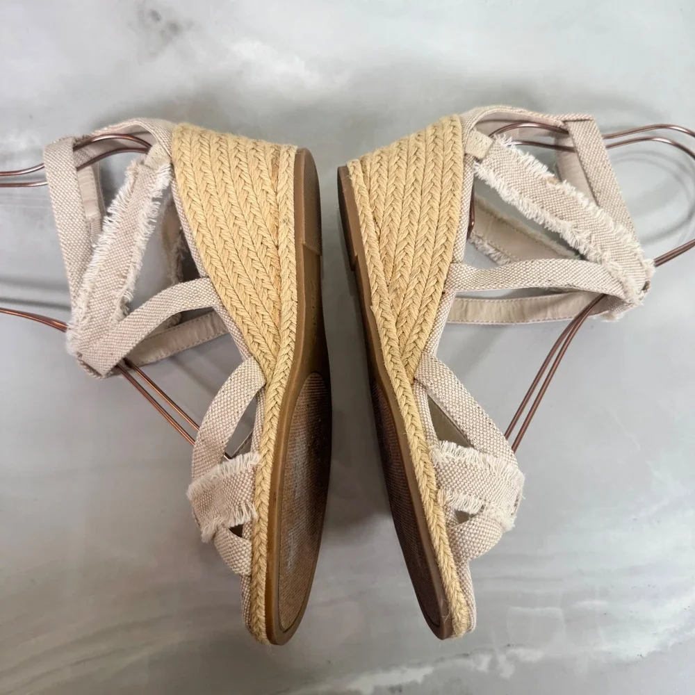 Chaps Tan Espadrille‎ Wedge Sandals Frayed Edges Ankle Strap Cruise Resort 7.5 B